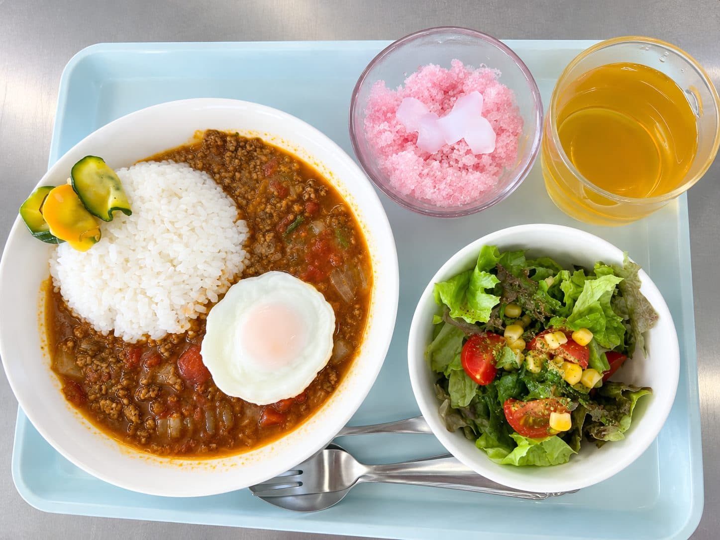給食メニューのプレート